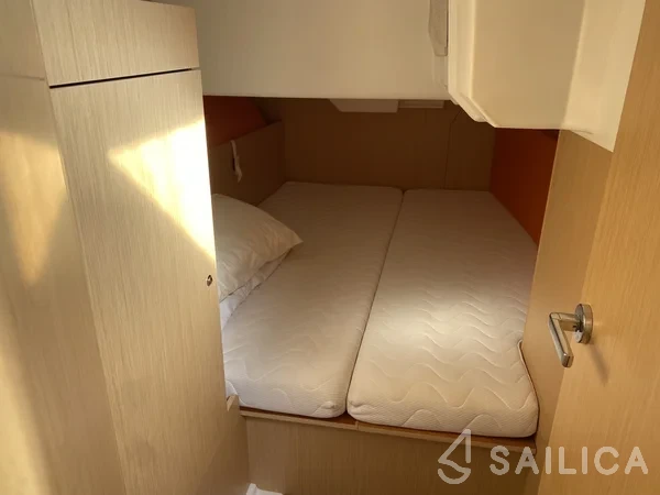 Oceanis 38.1 - Yacht Charter Sailica