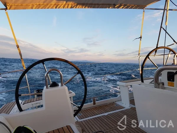 Oceanis 38.1 - Yacht Charter Sailica