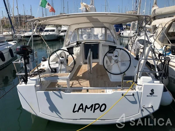 Oceanis 38.1 - Yacht Charter Sailica