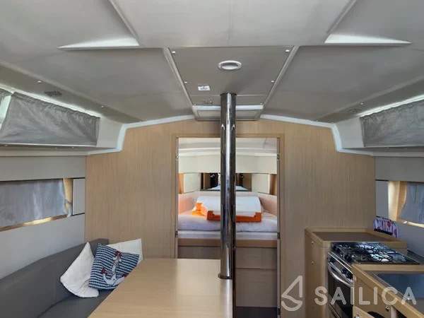 Oceanis 38.1 - Yacht Charter Sailica