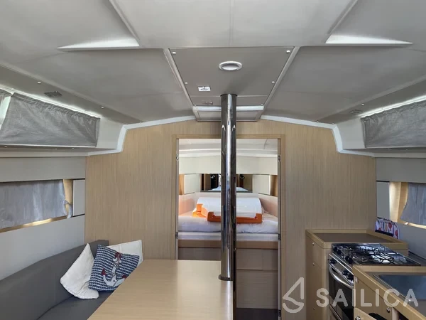 Oceanis 38.1 - Yacht Charter Sailica