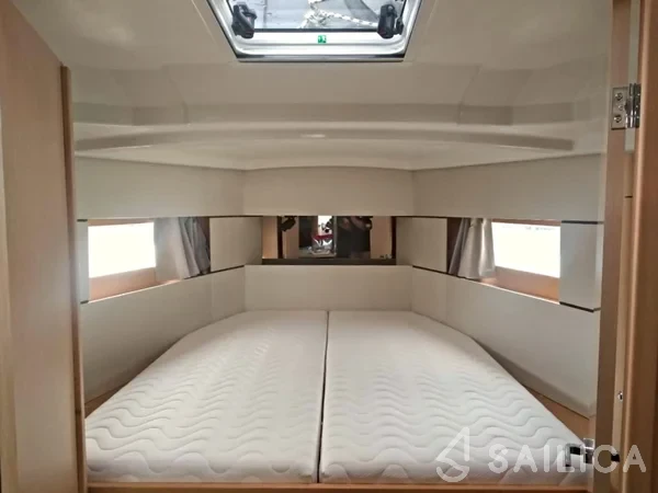 Oceanis 38.1 - Yacht Charter Sailica