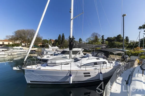 Elan Impression 40.1 - Yacht Charter Sailica