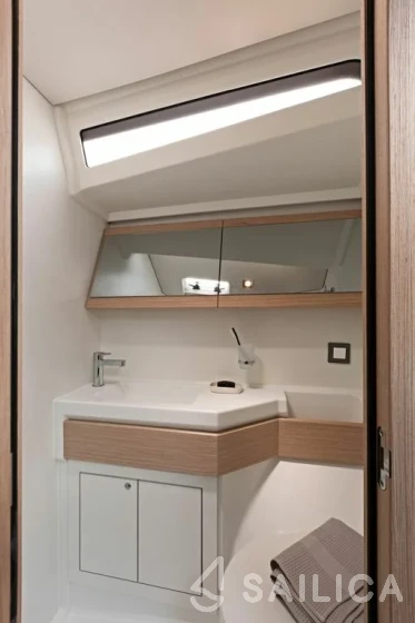 Oceanis 46.1 - Yacht Charter Sailica