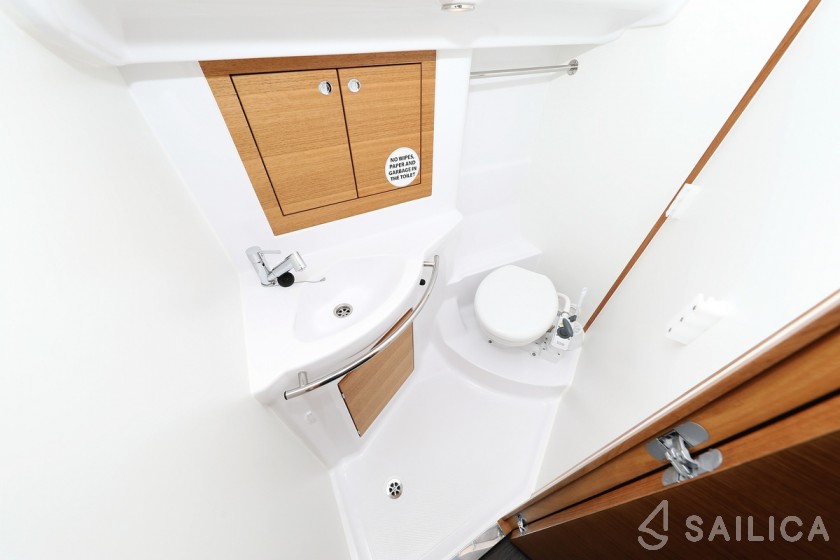 Elan Impression 40.1 - Yacht Charter Sailica