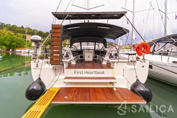 Oceanis 51.1 - Yacht Charter Sailica