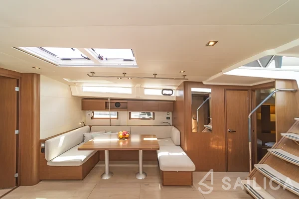 Oceanis 51.1 - Yacht Charter Sailica
