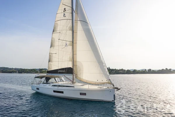 Oceanis 51.1 - Yacht Charter Sailica