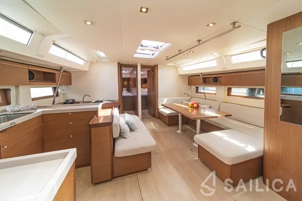 Oceanis 51.1 - Yacht Charter Sailica