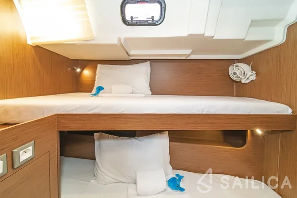 Oceanis 51.1 - Yacht Charter Sailica