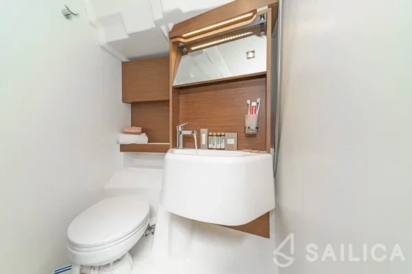 Oceanis 51.1 - Yacht Charter Sailica