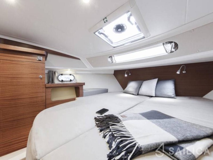 Nimbus 365 Coupé - Yacht Charter Sailica