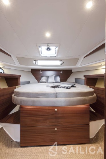 Nimbus 365 Coupé - Yacht Charter Sailica