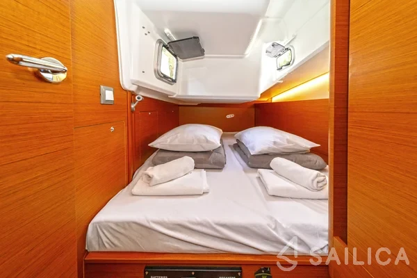 Sun Odyssey 410 - Yacht Charter Sailica