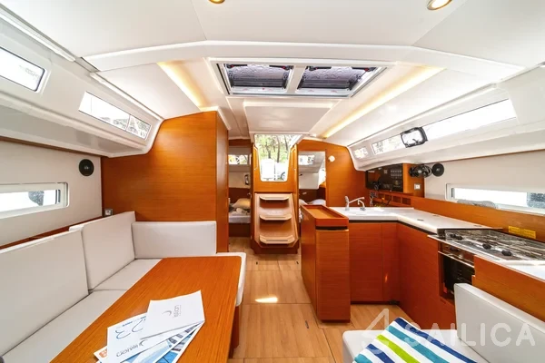 Sun Odyssey 410 - Yacht Charter Sailica