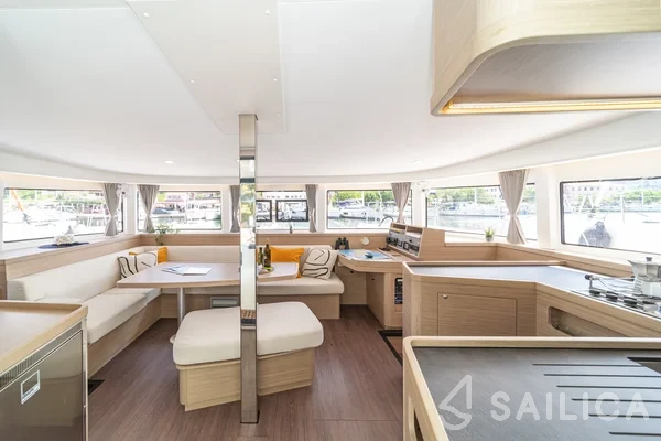 Lagoon 42 - Yacht Charter Sailica