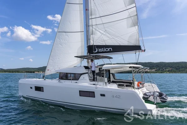 Lagoon 42 - Yacht Charter Sailica