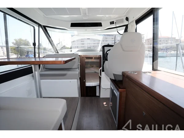 Merry Fisher 895 - Yacht Charter Sailica