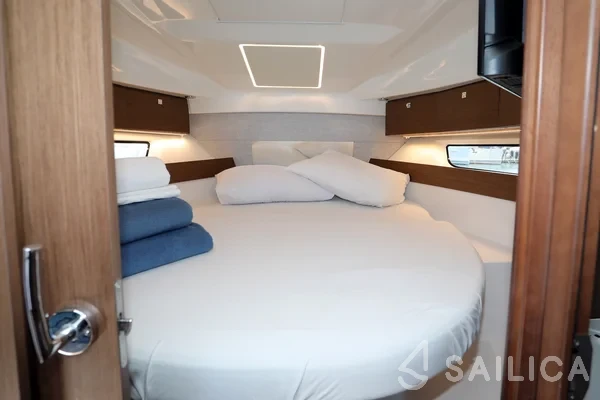 Merry Fisher 895 - Yacht Charter Sailica