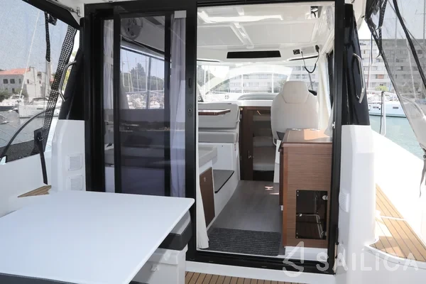 Merry Fisher 895 - Yacht Charter Sailica
