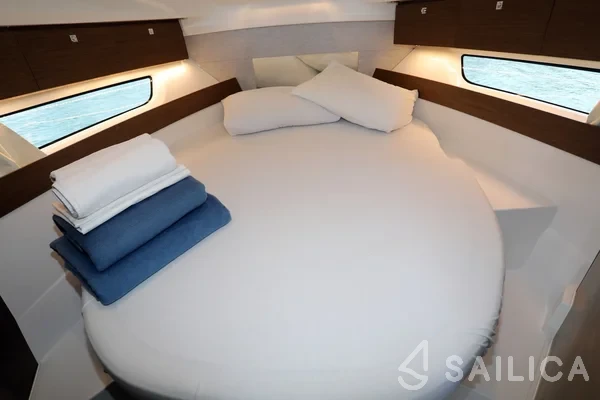 Merry Fisher 895 - Yacht Charter Sailica