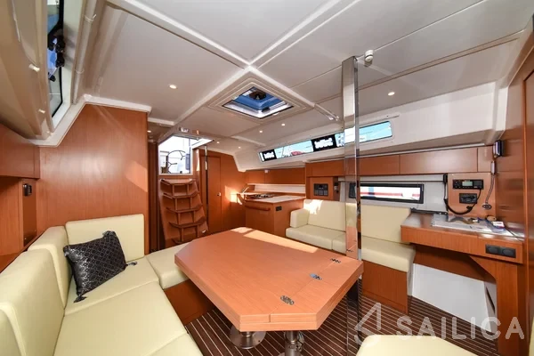 Bavaria C42 - Yacht Charter Sailica
