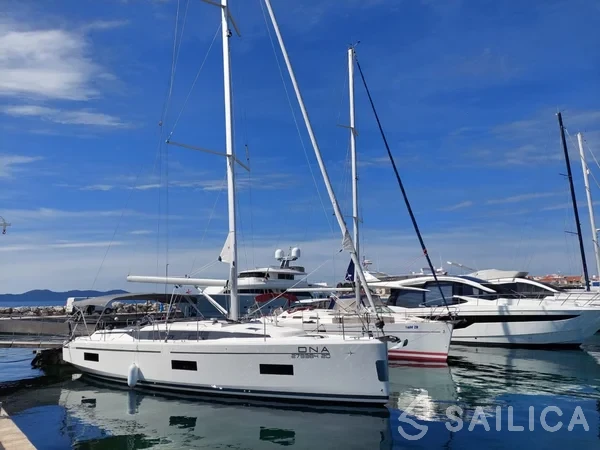 Bavaria C42 - Yacht Charter Sailica