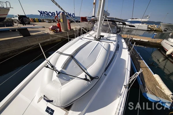 Bavaria C42 - Yacht Charter Sailica