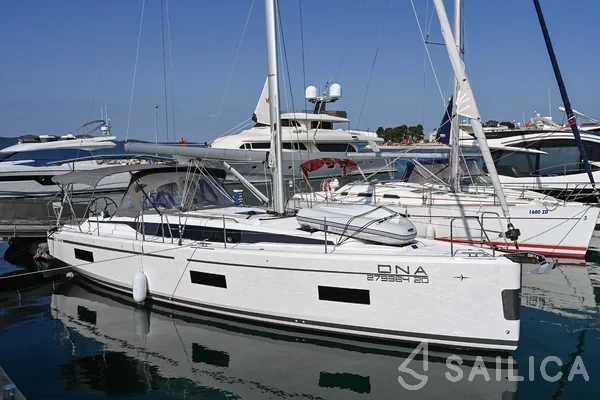 Bavaria C42 - Yacht Charter Sailica