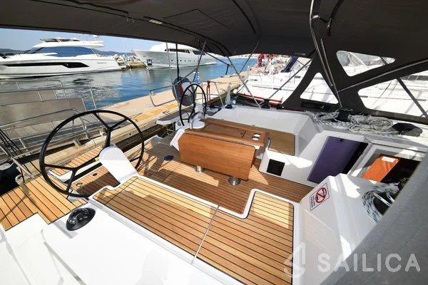 Bavaria C42 - Yacht Charter Sailica