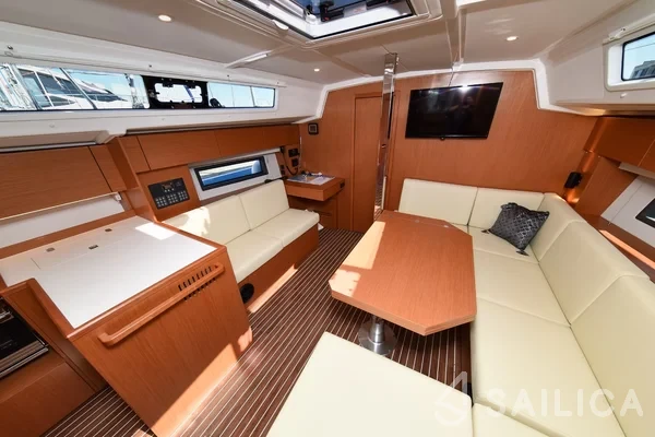 Bavaria C42 - Yacht Charter Sailica