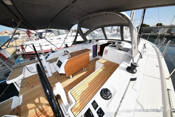 Bavaria C42 - Yacht Charter Sailica