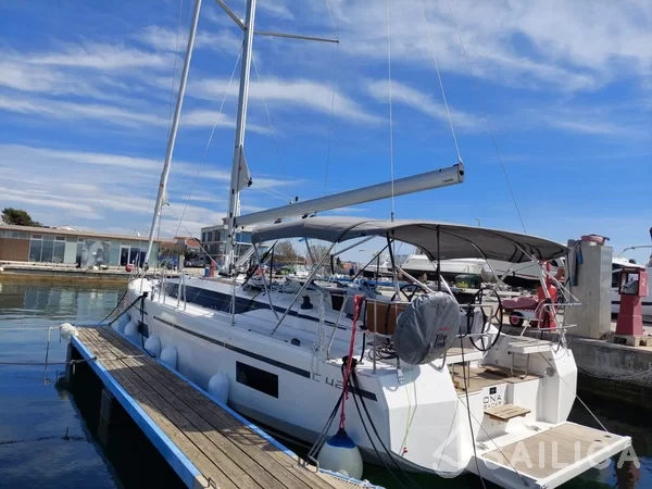 Bavaria C42 - Yacht Charter Sailica