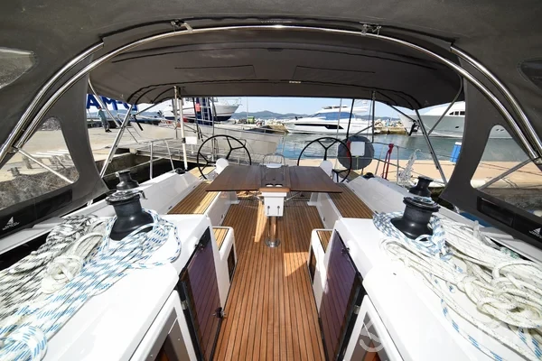 Bavaria C42 - Yacht Charter Sailica