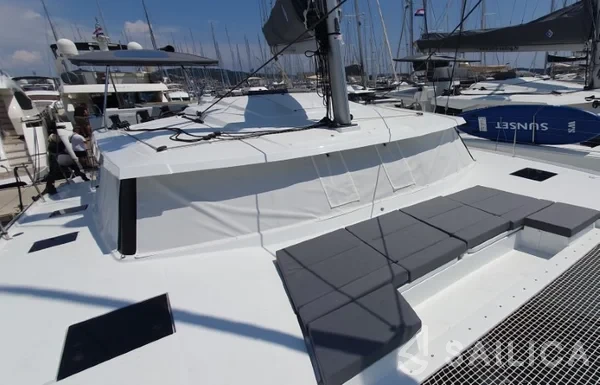 Astréa 42 - Yacht Charter Sailica
