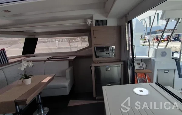 Astréa 42 - Yacht Charter Sailica
