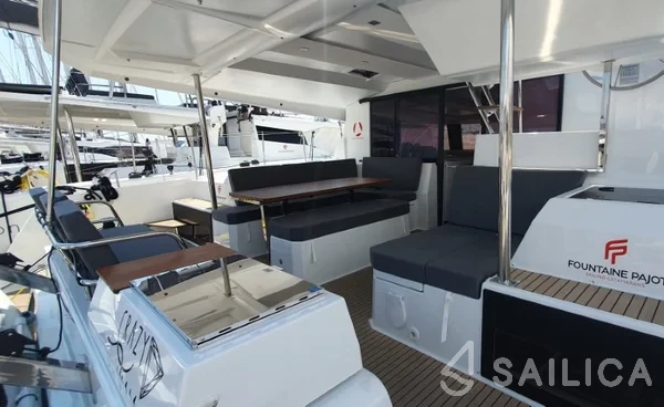 Astréa 42 - Yacht Charter Sailica