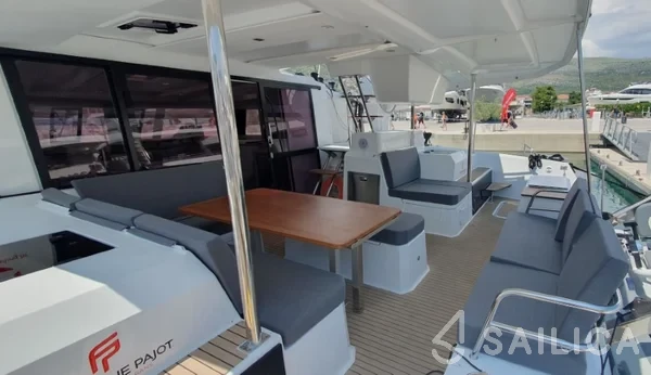 Astréa 42 - Yacht Charter Sailica