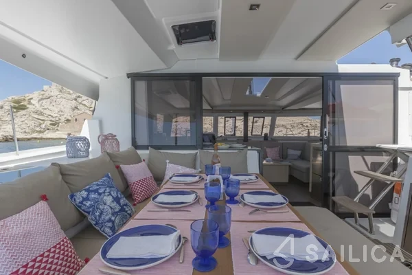 Astréa 42 - Yacht Charter Sailica