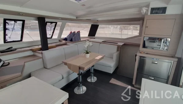 Astréa 42 - Yacht Charter Sailica