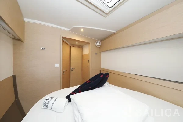 Astréa 42 - Yacht Charter Sailica