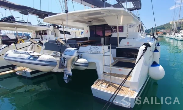 Astréa 42 - Yacht Charter Sailica