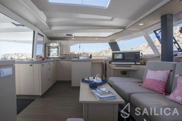 Astréa 42 - Yacht Charter Sailica
