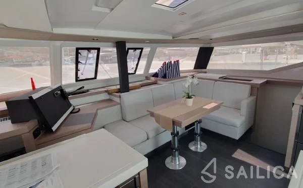 Astréa 42 - Yacht Charter Sailica