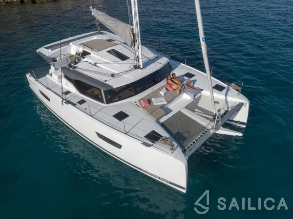 Astréa 42 - Yacht Charter Sailica