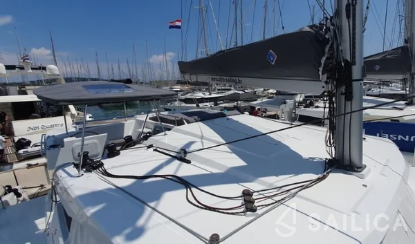 Astréa 42 - Yacht Charter Sailica