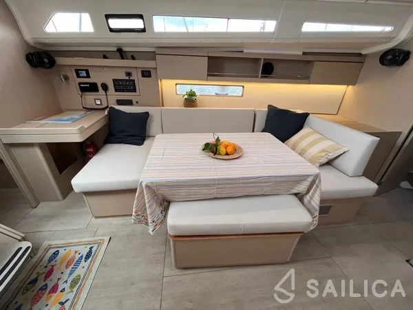 Oceanis 40.1 - Yacht Charter Sailica
