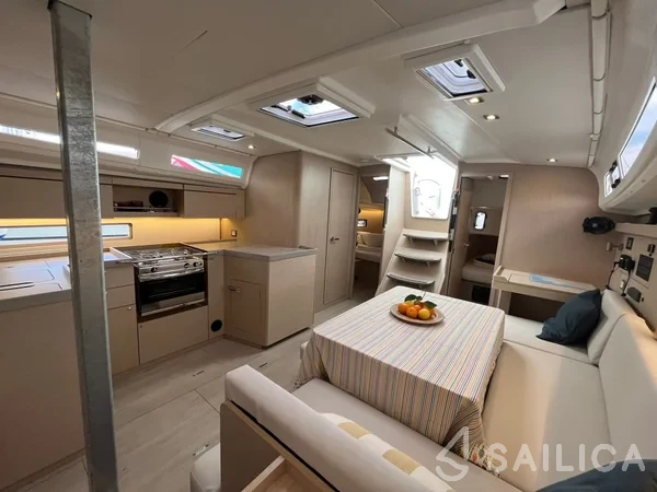 Oceanis 40.1 - Yacht Charter Sailica
