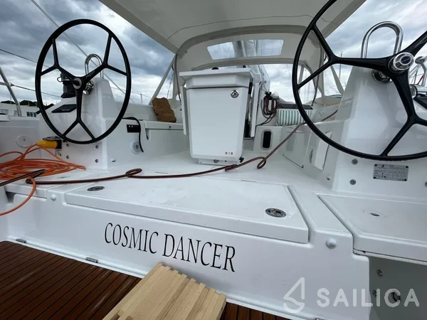 Oceanis 40.1 - Yacht Charter Sailica