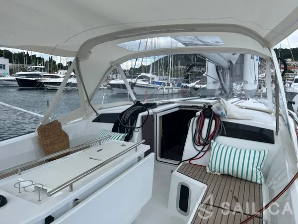 Oceanis 40.1 - Yacht Charter Sailica
